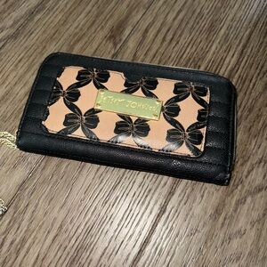 BETSY JOHNSON BLACK AND TAN WALLET